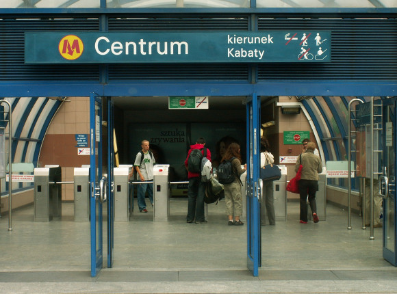 Warszawa: wypadek na stacji metra. Jedna osoba nie żyje 