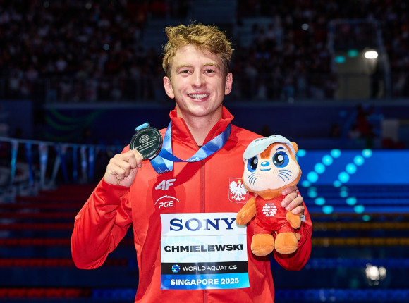Srebrny sukces Krzysztofa Chmielewskiego na mistrzostwach świata w Singapurze