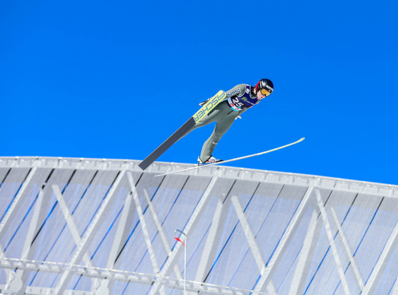 Skoki narciarskie - PŚ: Stroem wygrywa, Polki znów bez punktów