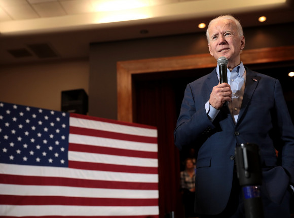 Biden ostrzega Putina przed "poważnymi konsekwencjami" inwazji na Ukrainę