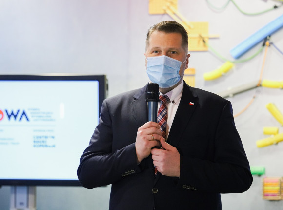 Nauka zdalna wraca do szkół