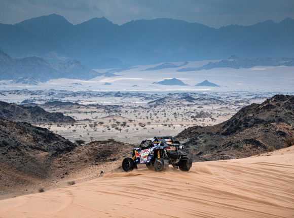 Rajd Dakar: Loeb najlepszy na czwartym etapie, czołowe zderzenie Marka Goczała