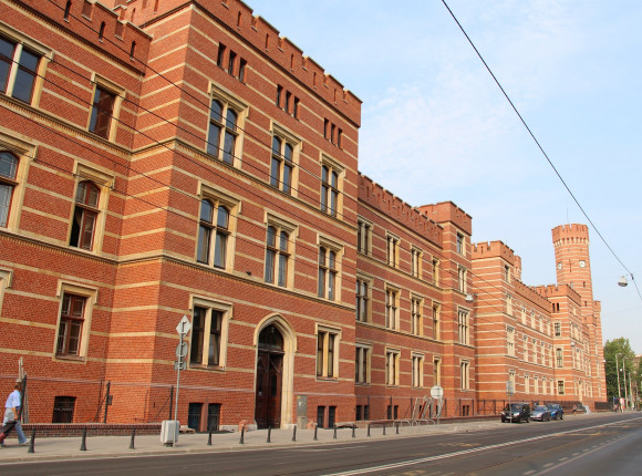 Wrocław: rozbicie gangu zajmującego się handlem ludźmi, narkotykami i wyłudzeniami nieruchomości