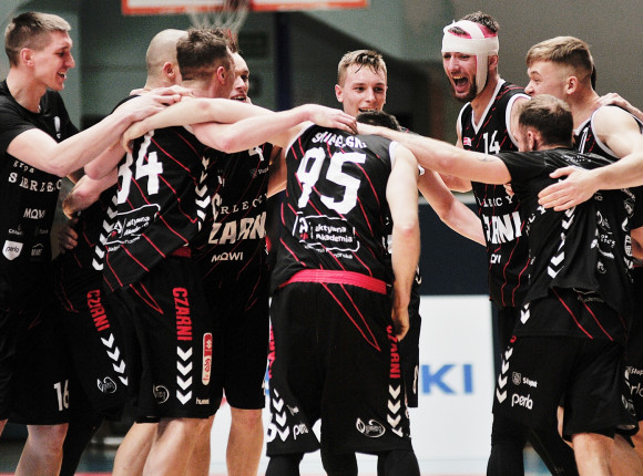 EBL: Czarni Słupsk górą w Dąbrowie Górniczej