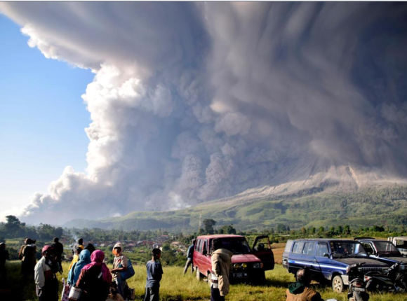 Indonezja: wulkan Sinabung wyrzucił chmurę popiołu na wysokość 5 km