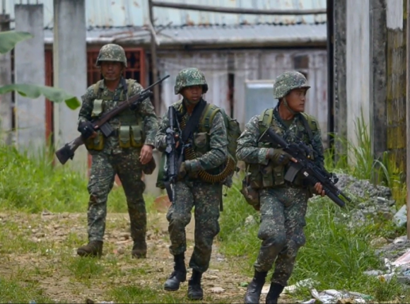 Filipiny: żołnierze zabili przywódcę islamskiej grupy terrorystycznej, uratowali czterech zakładników