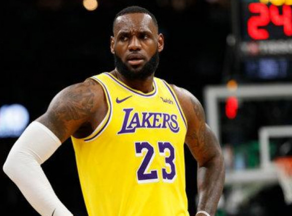 NBA: Hawks pokonali Lakers, kontuzja Jamesa