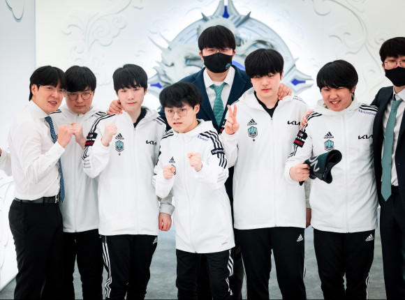 Worlds 2021: DWG KIA wygrywa piątą mapę przeciwko T1!