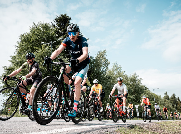 Elita młodych kolarzy oraz pasjonaci dwóch kółek spotkają się w Hotelu Arłamów podczas ORLEN Lang Team Race!