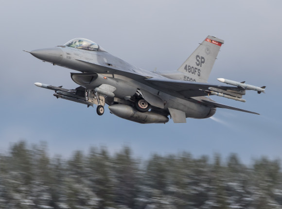 „War Thunder”: wyciek dokumentacji o samolocie F-16