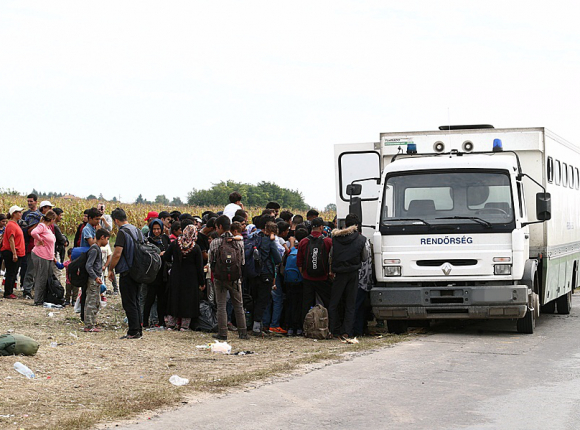 Meksyk: zatrzymano 3 ciężarówki, w których podróżowało ponad 300 migrantów