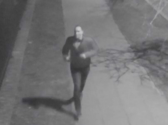 Warszawa: trwają poszukiwania mężczyzny, który kilkukrotnie ranił kobietę nożem 