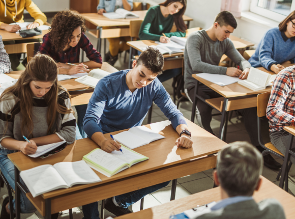 Edukacja zdrowotna w szkołach - czego oczekują Polacy i dlaczego seniorzy popierają zmiany?