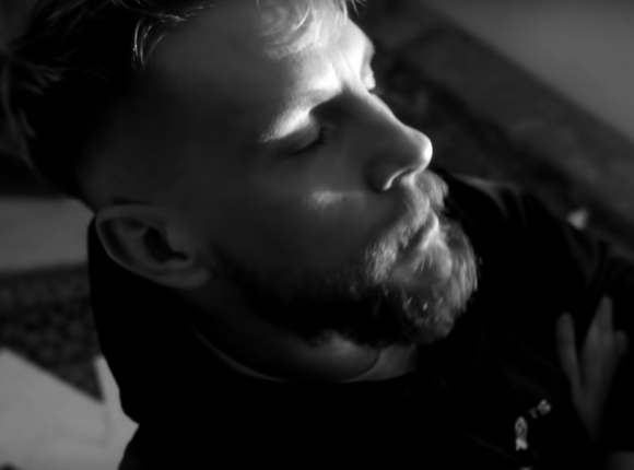 Sebastian Fabijański wypuszcza singiel i zapowiada nową płytę