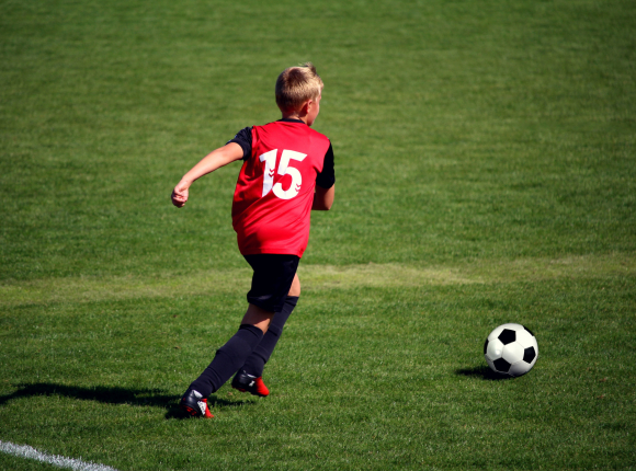 Wielka Brytania: 9-latek zginął od uderzenia piorunem w trakcie treningu piłkarskiego