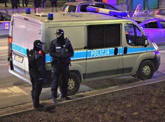 Warszawa: 17-latek wypadł z 4 piętra. Zmarł w szpitalu