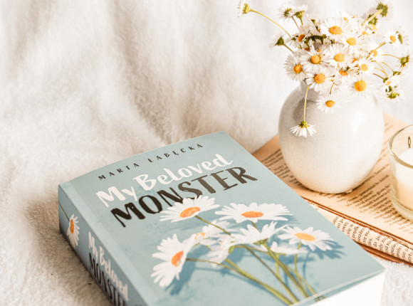 Genialna historia Marty Łabęckiej - „My Beloved Monster” [RECENZJA]