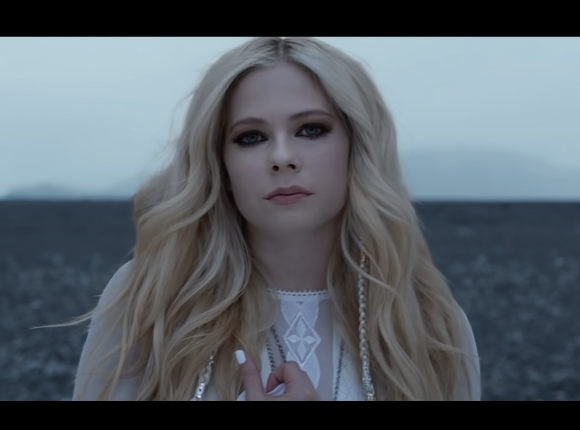 Avril Lavigne planuje filmową adaptację historii z utworu "Sk8r Boi"