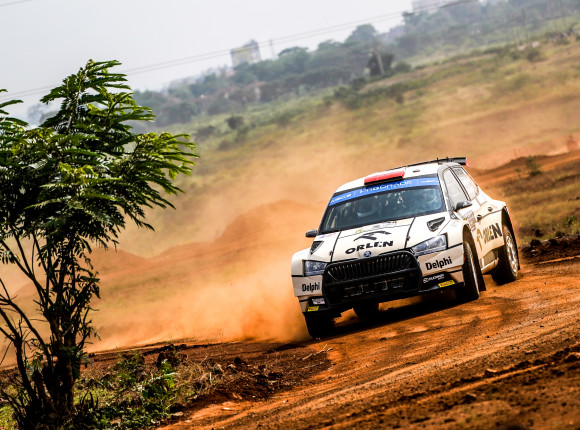 WRC: Ogier prowadzi w Rajdzie Safari, wymarzony wynik Toyoty