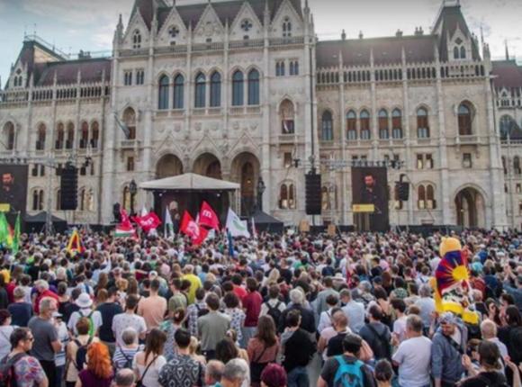 Węgry: protesty przeciwko otwarciu chińskiego uniwersytetu