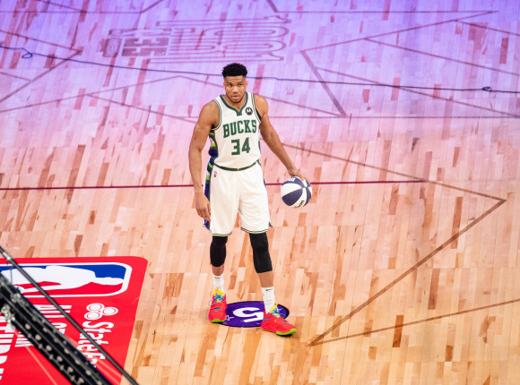 NBA: Bucks pokonują 76ers, Lakers poza turniejem play-in