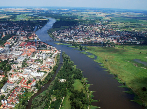 MKiŚ: badania wody z Odry wykazały obecność mikroorganizmów