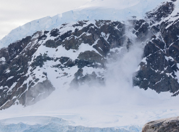 Rosja: lawina uderzyła w ośrodek narciarski w Dombaju 