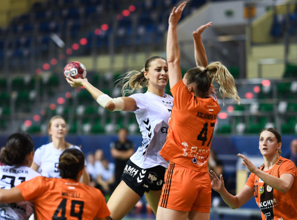 Piłka ręczna - Superliga kobiet: trzy ekipy bez porażek, Miedziowe na czele