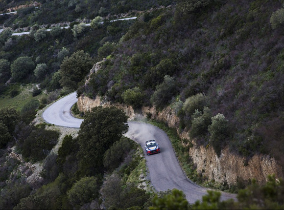 WRC: Thierry Neuville utrzymuje prowadzenie w Rajdzie Hiszpanii
