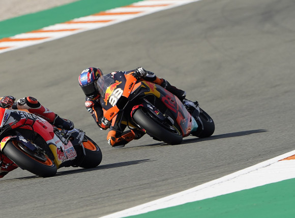 MotoGP: Brad Binder wygrywa po pokerowej zagrywce