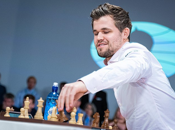 Szachy - MŚ: Magnus Carlsen coraz bliższy obrony mistrzostwa świata