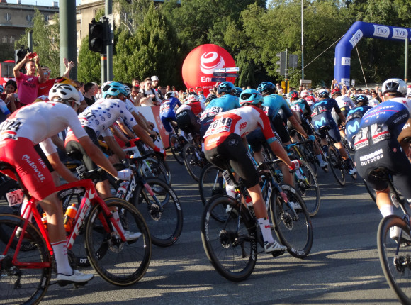 Tour de Romandie: królewski etap dla Yatesa, awans Majki