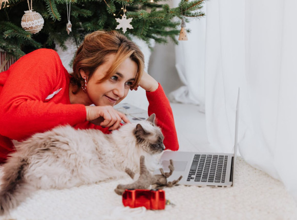 Prezent na święta dla kociary – propozycje Empiku
