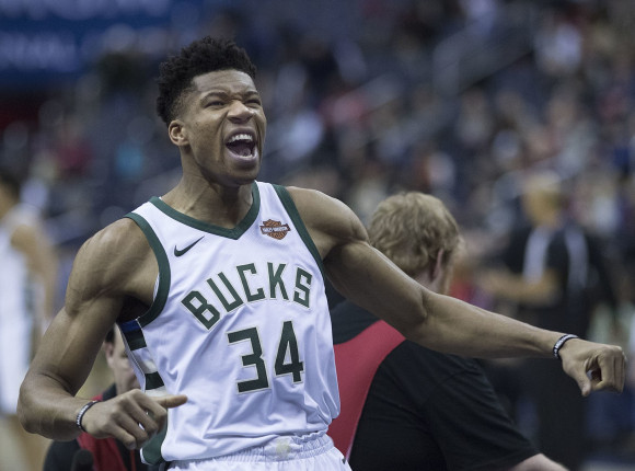 NBA: wielki powrót Bucks, zwycięskie rzuty Moranta i Foxa