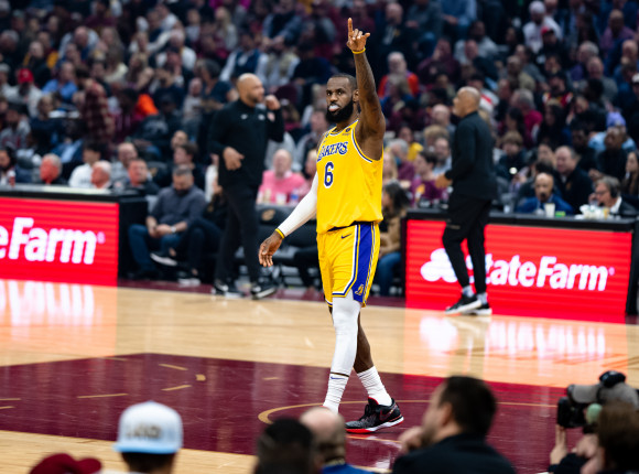 NBA: urodzinowe "show" LeBrona, Pelicans pokonali 76ers