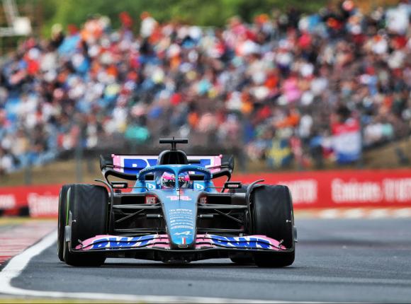 F1 - GP Japonii: Alonso i Russell najlepsi na mokrym torze