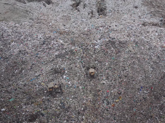 Raport Greenpeace: Polska trzecim największym odbiorcą plastikowych odpadów z Wielkiej Brytanii