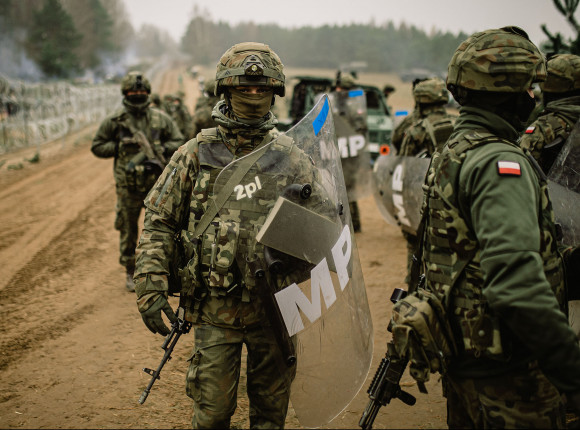 Unia Europejska przyspiesza zbrojenia. Powstają nowe programy i projekt „wojskowego Schengen”