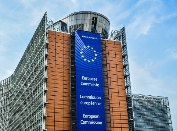 Komisja Europejska przedstawiła plan walki z nowymi wariantami SARS-CoV-2