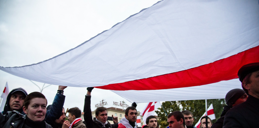 Hokej - MŚ: spór o białoruską flagę