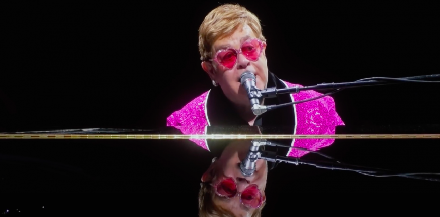 Elton John i Britney Spears prezentują „Hold Me Closer”