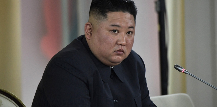 Korea Północna: dziennikarze wzywają żołnierzy do zjednoczenia się w obronie Kim Dzong Una