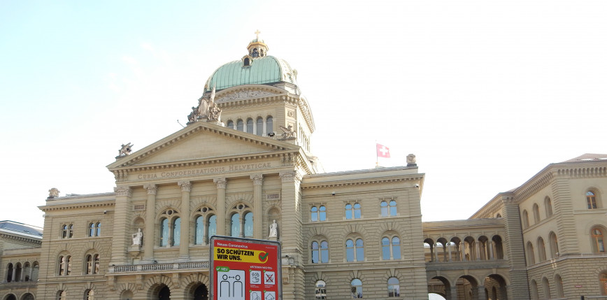 Szwajcarski rząd zrywa z polityką neutralności i nakłada sankcje wobec Rosji