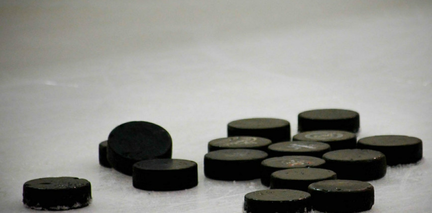 Hokej - MŚ: porażki Amerykanów i Kanadyjczyków 