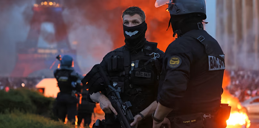 Radość po triumfie PSG zamieniła się w chaos + ENG version
