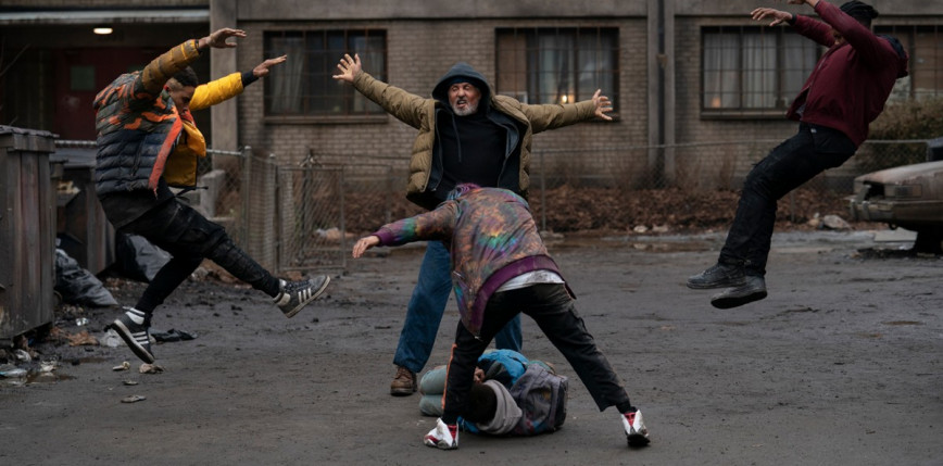 Sylvester Stallone jako emerytowany superbohater na plakacie „Samarytanina”