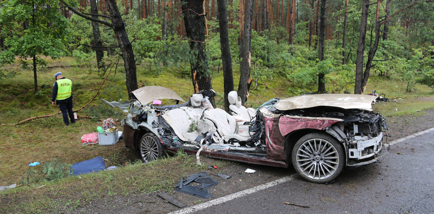 Maybach warto milion zł rozbity. Wypadek pod Kaszewcem