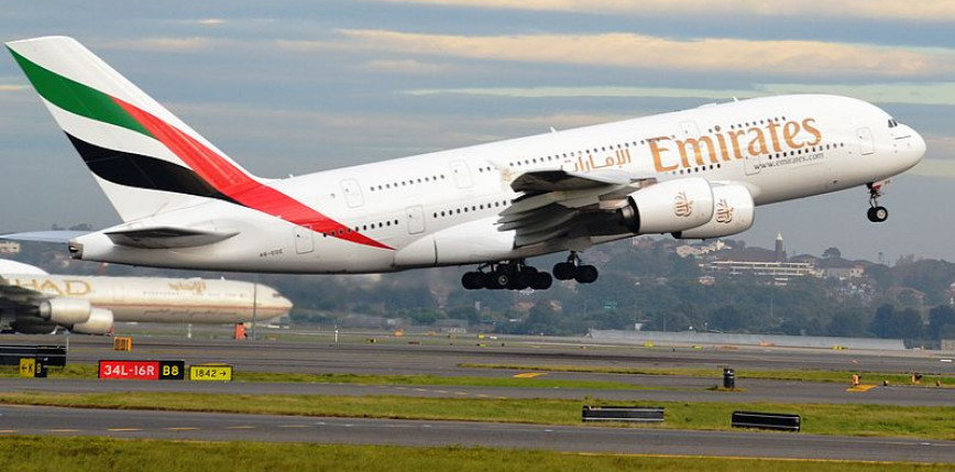Airbus A380 leciał 14 godzin z dziurą w boku