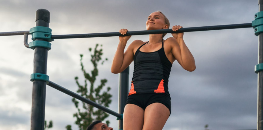 Drążek do podciągania – sprzęt, który wzmocni plecy i ramiona
