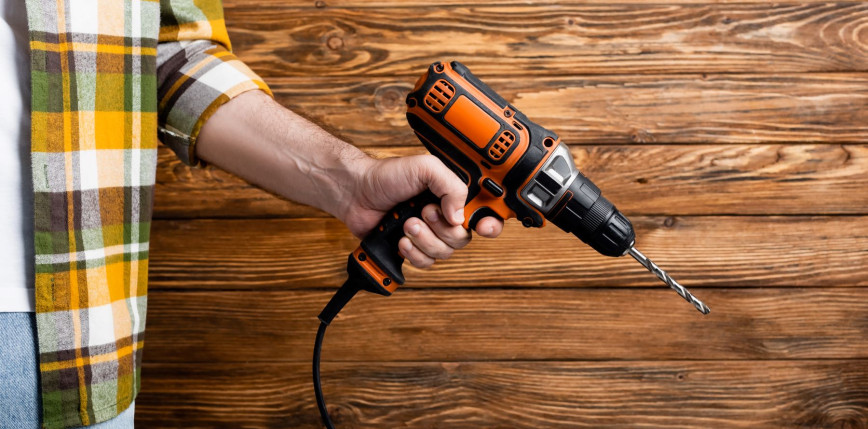Porównanie wiertarek: sieciowa, akumulatorowa i udarowa – plusy i minusy